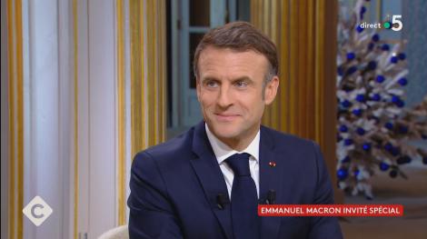 Emmanuel Macron dans l'émission C à vous le 20 décembre 2023