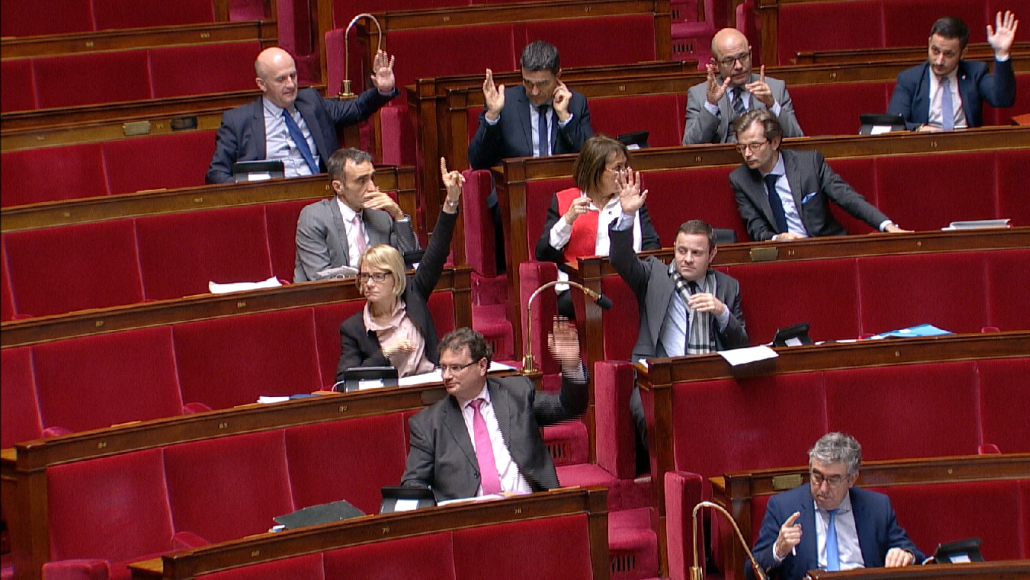 Couverture : Limiter le droit d’amendement ? Les députés de l’opposition votent contre