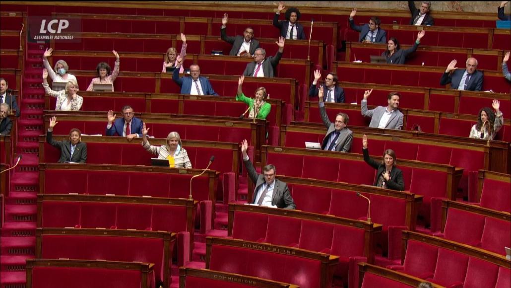 Les députés invitent le gouvernement à protéger les enfants des professionnels de santé morts du Covid-19 Les députés invitent le gouvernement à protéger les enfants des professionnels de santé morts du Covid-19