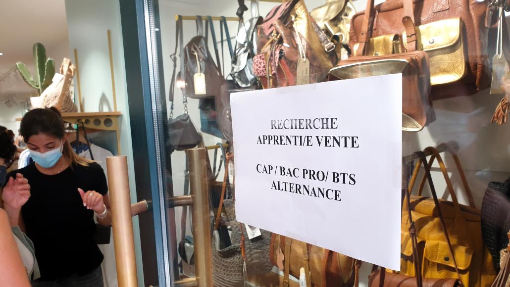 Une boutique de vêtement recherche un contrat en apprentissage