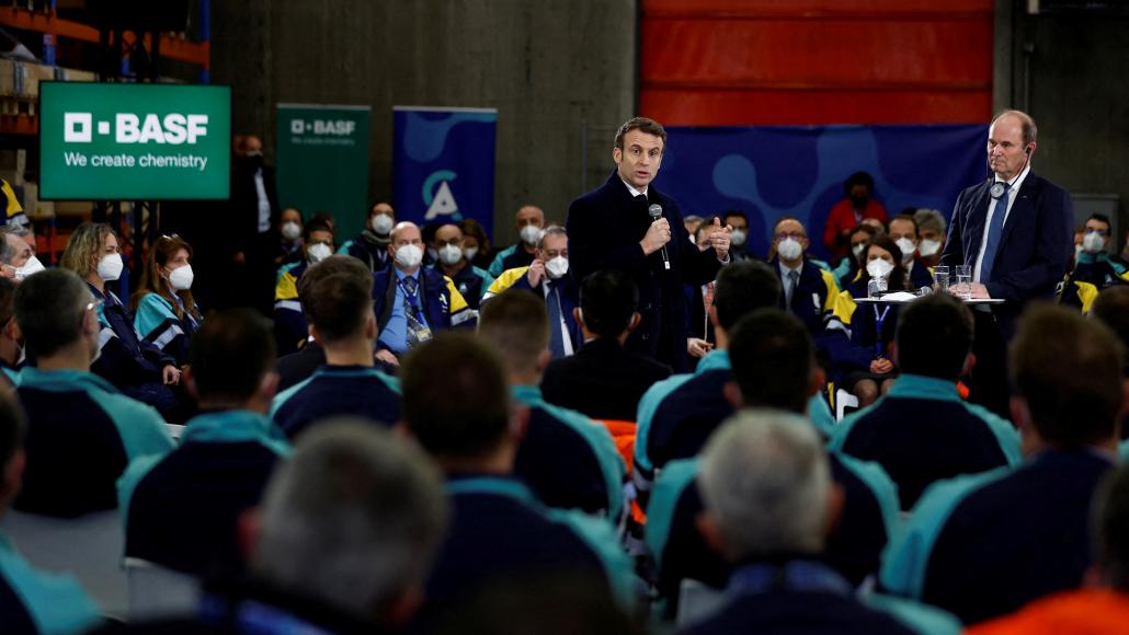 Emmanuel Macron tient un discours en Alsace dans le cadre de sa tournée sur l'attractivité de la France avec des acteurs de l'industrie (17 janvier AFP)