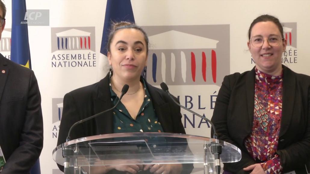 Cyrielle Chatelain et Sabrina Sebaihi lors de la présentation de la journée de niche parlementaire du groupe Écologiste, le 1er mars 2023