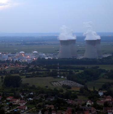 Centrale nucléaire du Bugey. Photo prise du plateau de Larina - CC - SeeSchloss