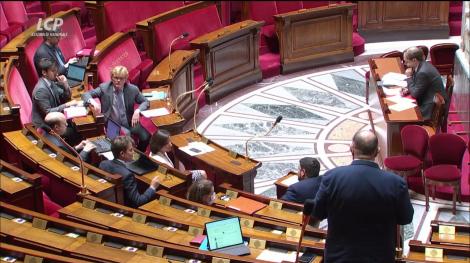 Photo de l'hémicycle le 3 juin 2020, avec Jérôme Lambert de dos et Marc Fesneau Photo de l'hémicycle le 3 juin 2020, avec Jérôme Lambert de dos et Marc Fesneau