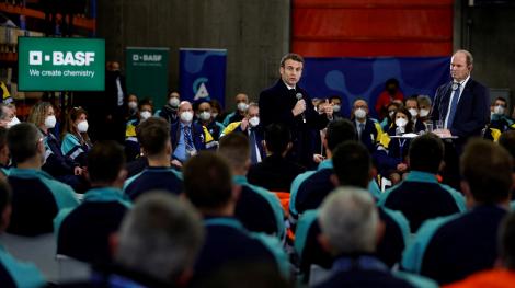 Emmanuel Macron tient un discours en Alsace dans le cadre de sa tournée sur l'attractivité de la France avec des acteurs de l'industrie (17 janvier AFP)