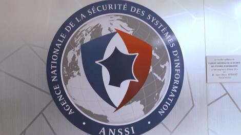 Logo de l'Agence nationale de la sécurité des systèmes d'information, dans les locaux de l'Agence. Droits réservés
