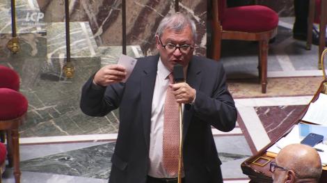Nicolas Sansu s'exprime à l'Assemblée nationale, le 1er janvier 2024.