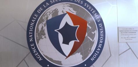 Logo de l'Agence nationale de la sécurité des systèmes d'information, dans les locaux de l'Agence. Droits réservés