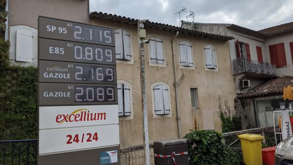 Le prix de l'essence dans une station-service à Pamiers, le 4 juin 2022 (WIELS/LCP)