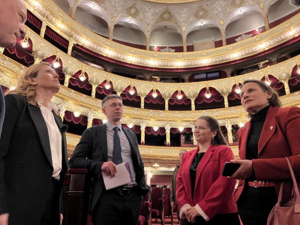 Déplacement de Yael Braun-Pivet en Ukraine, visite de l'Opéra d'Odessa, le 30 mars 2024 Déplacement de Yael Braun-Pivet en Ukraine, visite de l'Opéra d'Odessa, le 30 mars 2024